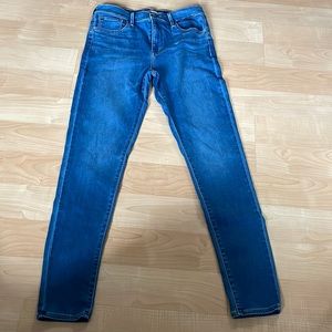 Levi’s 720 High Rise Super Skinny Size 31